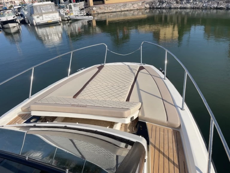 Quicksilver Activ 875 Sundeck charter bareboat or captained in  Bormes-les-Mimosas
