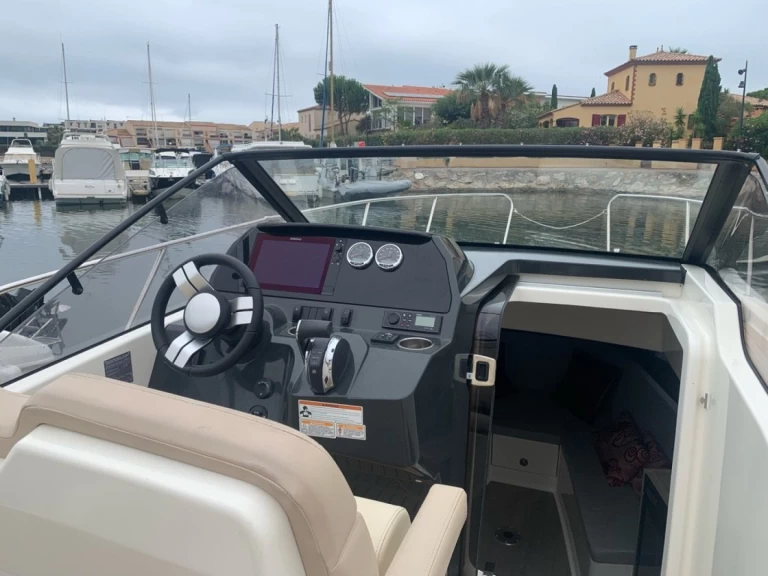 Quicksilver Activ 875 Sundeck in Bormes-les-Mimosas on SamBoat