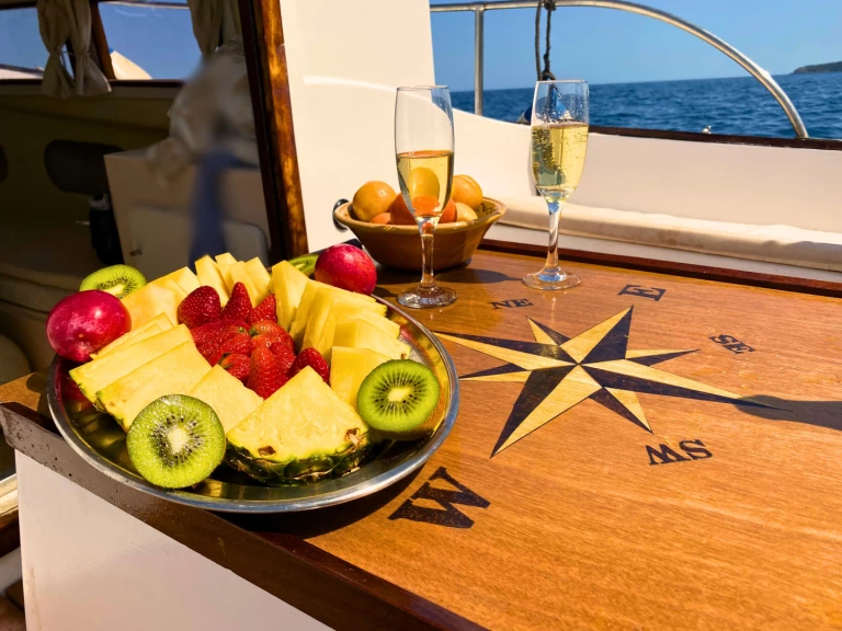 Bareboat Rental Motorboat Mallorca Llaut with a boat licence