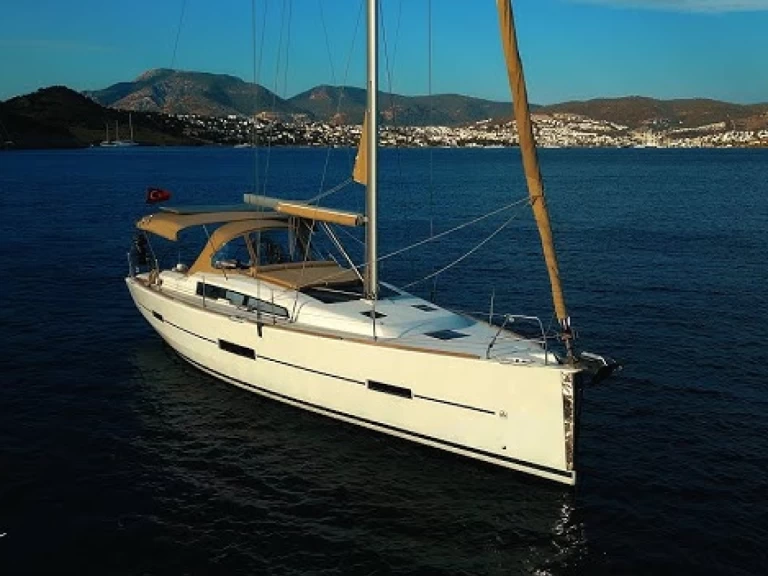 Dufour Dufour 412 Grand Large charter bareboat or captained in  Toulon