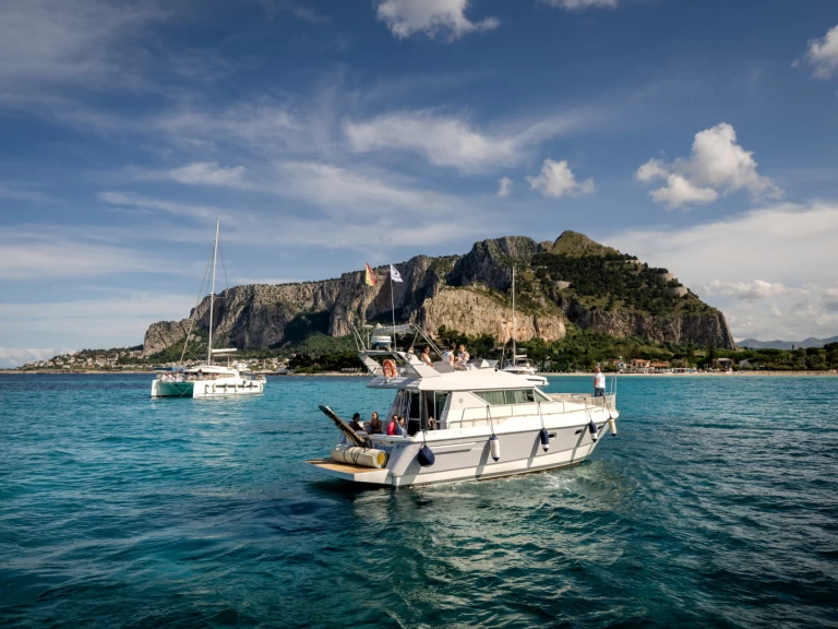 Motorboat for rent La Cala (porto Palermo) at the best price