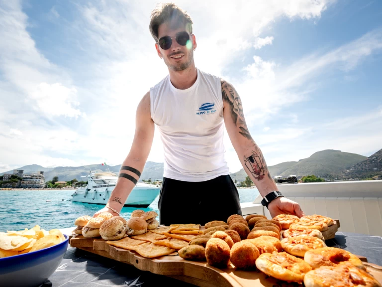 Mochi Craft Mochi Craft 42 Fly in La Cala (porto Palermo) on SamBoat