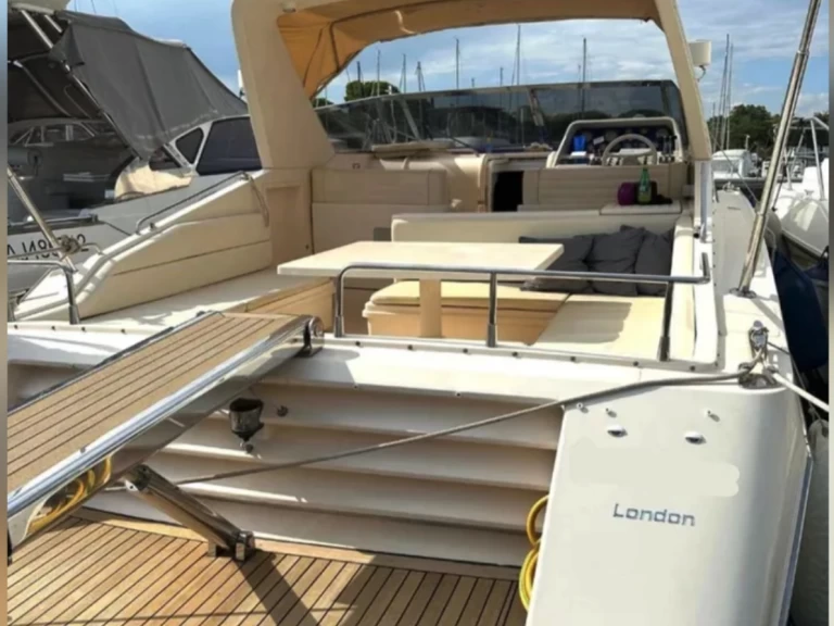 Motorboat for rent Barcelona at the best price