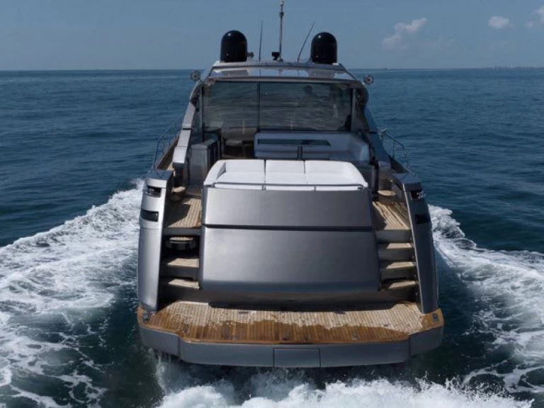 Boat rental Pershing Pershing 64 in Antibes on Samboat