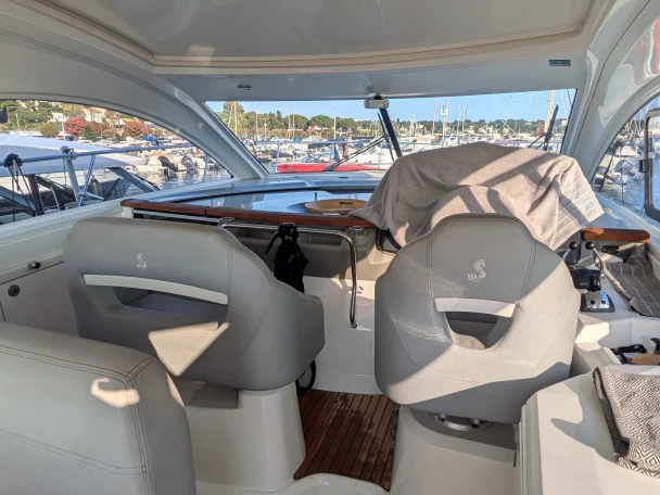 Bareboat Rental Motorboat MonteCarloYachts with a boat licence