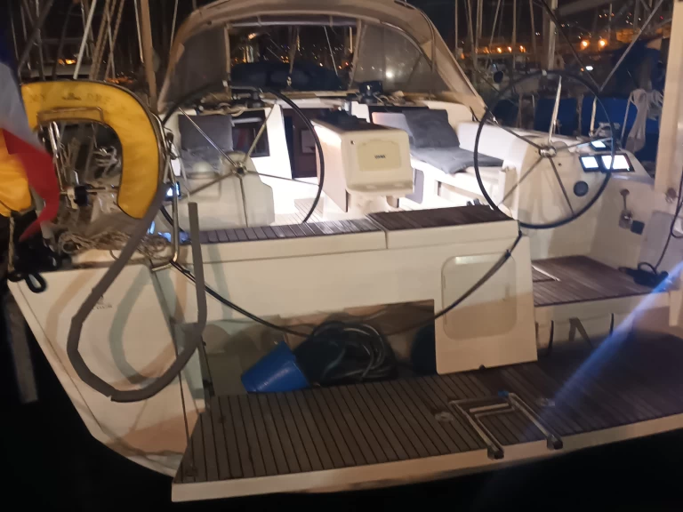 Boat rental Dufour Dufour 412 Grand Large in Toulon on Samboat