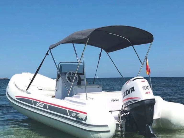Bareboat Rental Motorboat Selva with a boat licence