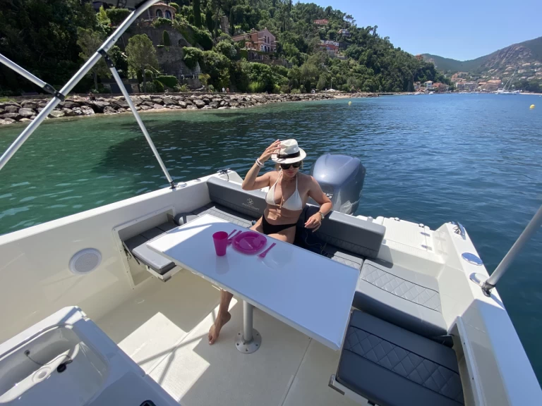 Yacht charter Mandelieu-la-Napoule cheap Pacific craft 750 sun cruiser