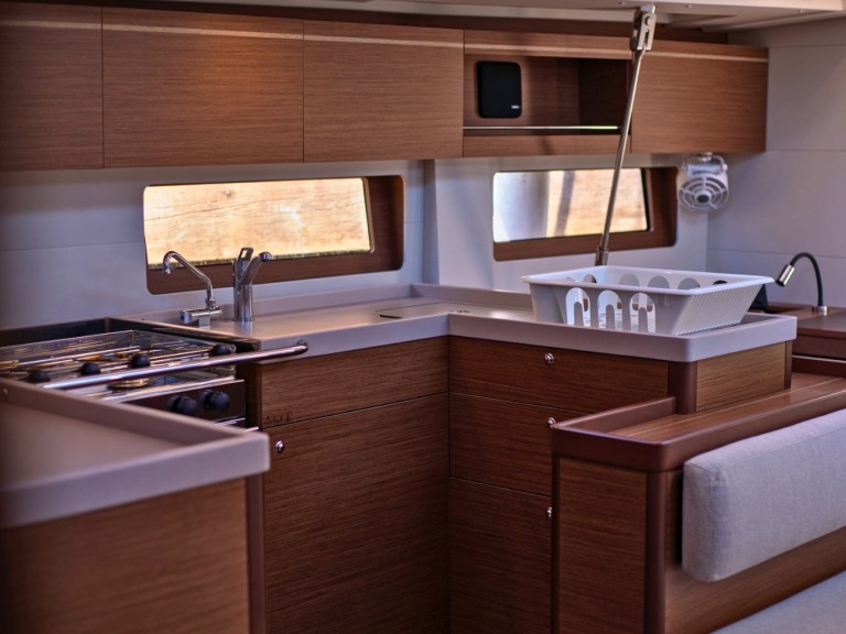 Bénéteau Oceanis 51.1 in Furnari on SamBoat