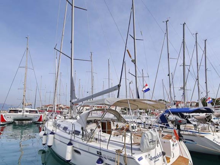 Bareboat Rental Sailboat Bavaria with a boat licence