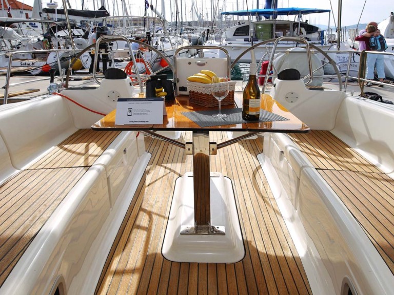 Bavaria Bavaria 43 Cruiser in Jezera on SamBoat