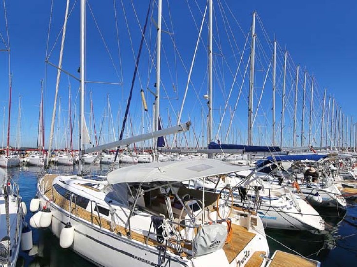 Rent a Bavaria Cruiser 37 Murter-Kornati