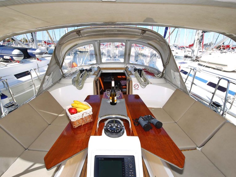 Sailboat rental in Murter-Kornati - Bavaria Cruiser 37