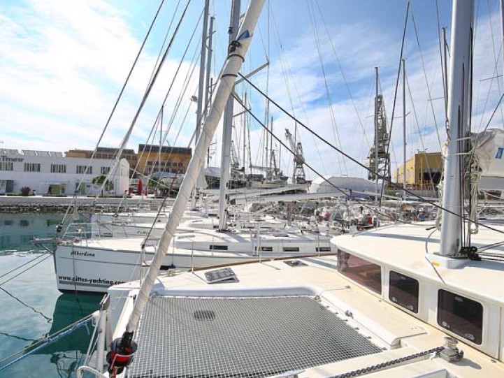 Catamaran rental in Trogir - Lagoon Lagoon 400 S2