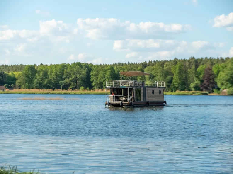 Boat rental WOMA Woma D13 in Fürstenberg/Havel on Samboat