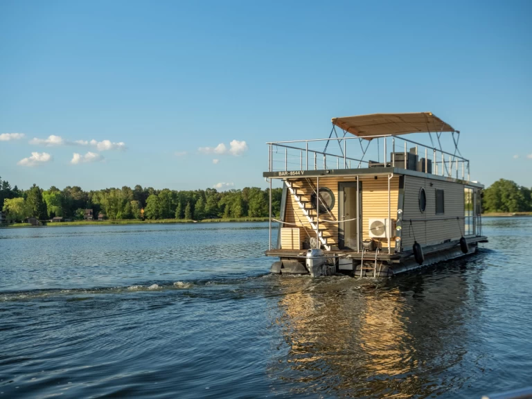 Bareboat Rental Houseboat WOMA with a boat licence