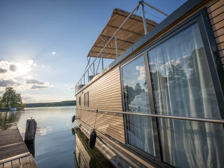 WOMA Woma D13 charter bareboat or captained in  Fürstenberg/Havel