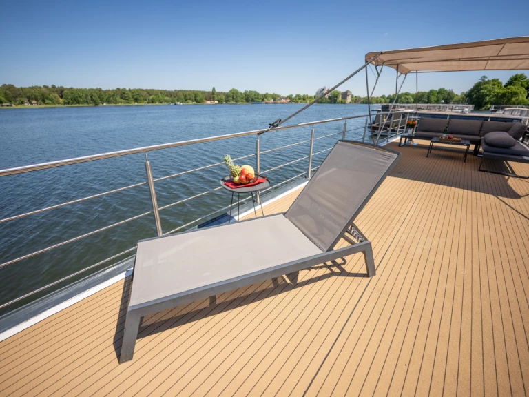 Houseboat rental with or without captain WOMA Fürstenberg/Havel