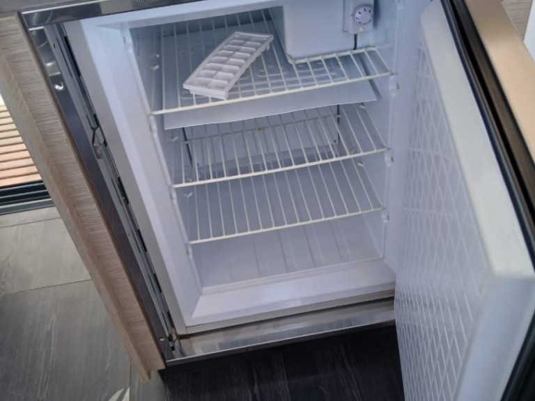 Catamaran rental in Lávrio - Fountaine Pajot Elba 45