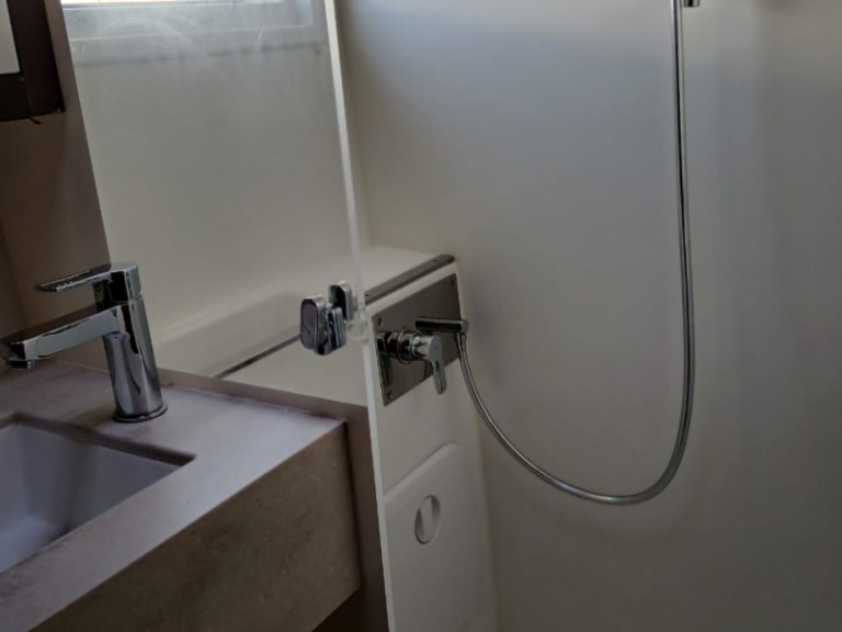 Boat rental Lagoon Lagoon 46 in Lávrio on Samboat