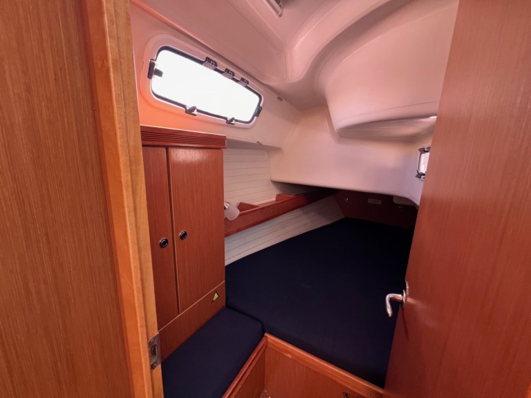 Yacht charter Lemmer cheap Bavaria 35 Cruiser