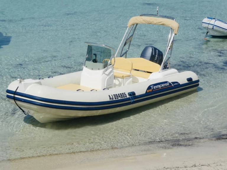 Boat rental Capelli Tempest 570 in Santa Giulia on Samboat