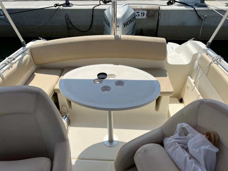 Boat rental Jeanneau Cap Camarat 7.15 WA in Les Issambres on Samboat