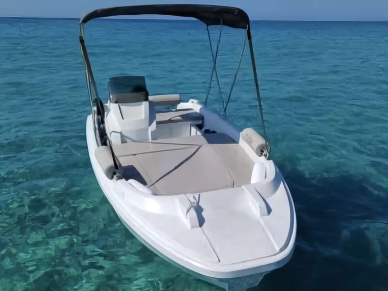 Motorboat rental in Galéria - ROTO 450 S FAMILY