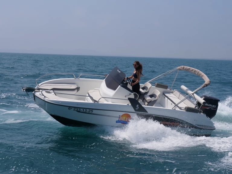 Bénéteau Flyer 6.6 SPACEdeck charter bareboat or captained in  Empuriabrava