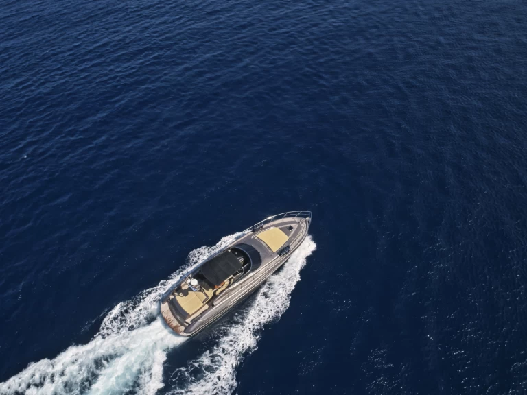 Luxury Yacht for rent Limáni Lavríou at the best price