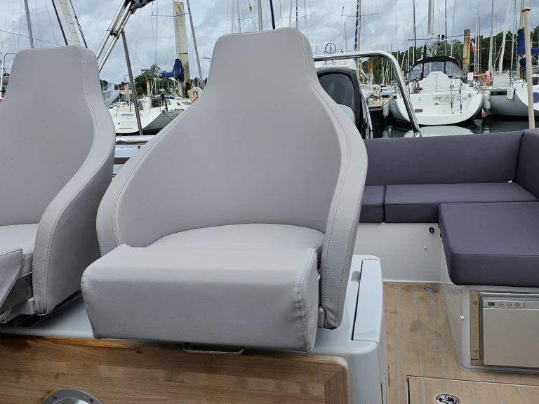 Yacht charter La Forêt-Fouesnant cheap 280