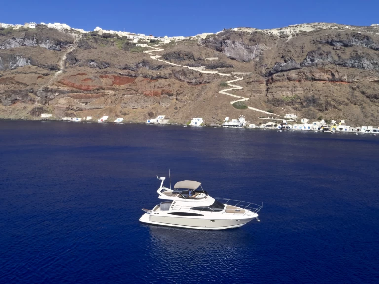 Boat rental Régal Commodore 4260 in Lávrio on Samboat