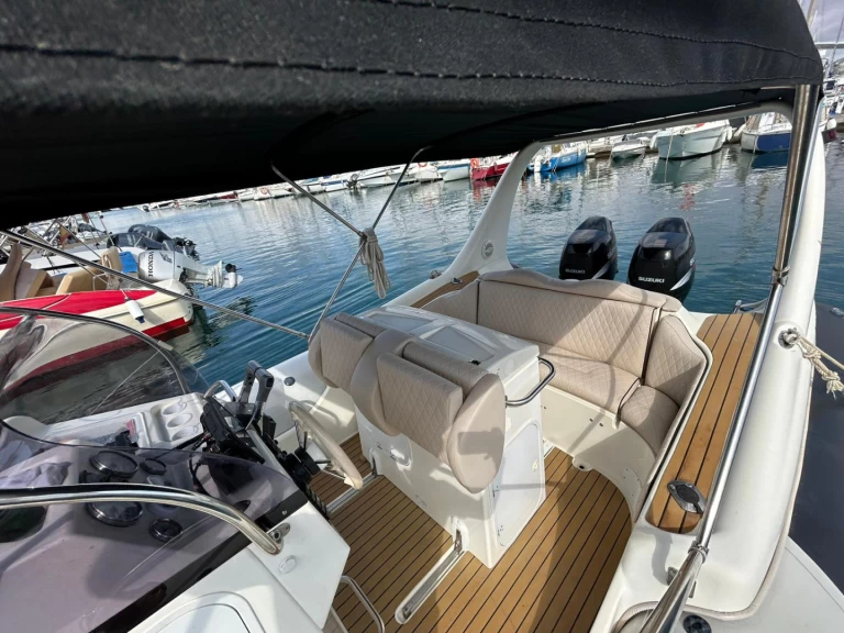 Boat rental Zodiac Medline 3 in Torrevieja on Samboat