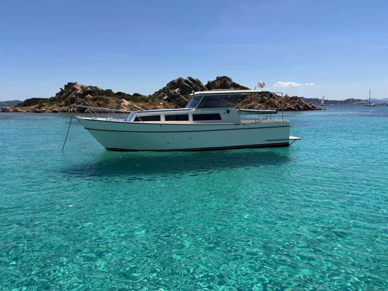 Yacht charter La Maddalena cheap Omnia 95/1