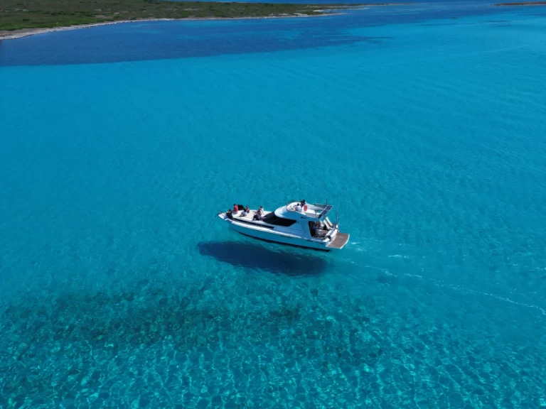 Bareboat Rental Motorboat Azimut with a boat licence