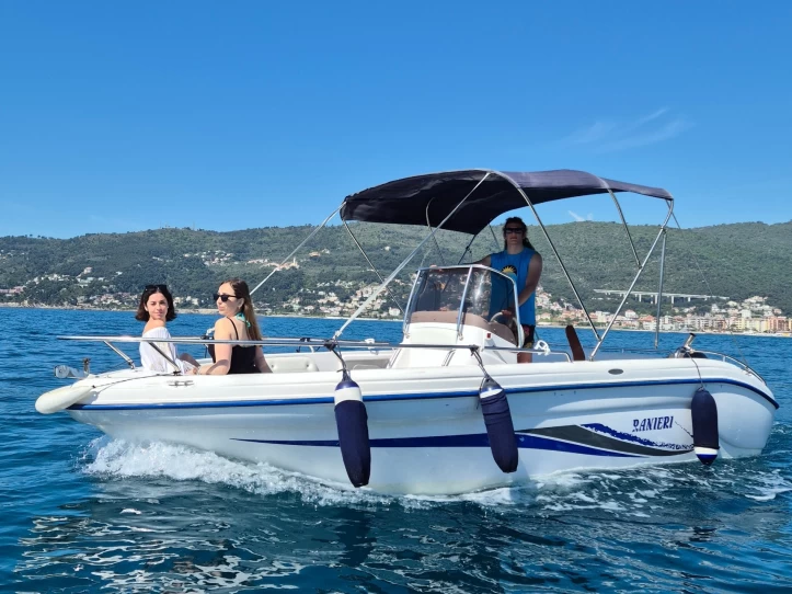 Rent a Ranieri Soverato 545 Marina di Andora