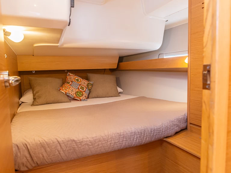 Sailboat for rent Palermo at the best price