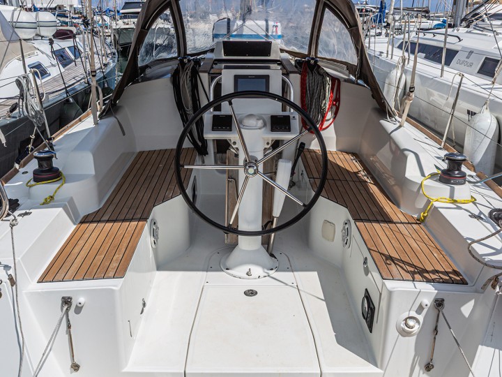 Bareboat Rental Sailboat Jeanneau with a boat licence