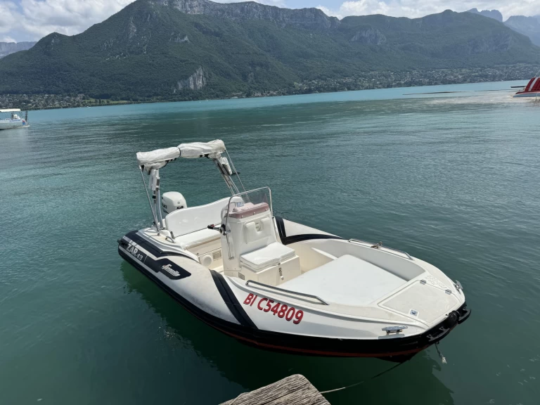 Boat rental Zar Zar 43 Classic Luxury in Annecy on Samboat