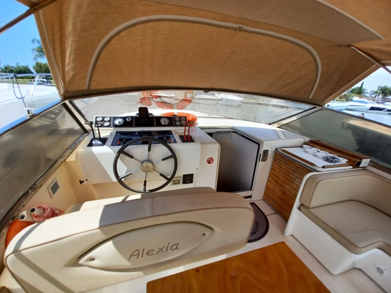 Motorboat rental with or without captain Partenautica Terracina