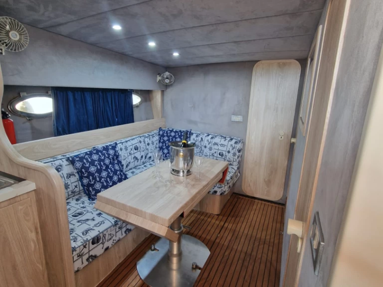 Motorboat for rent Terracina at the best price