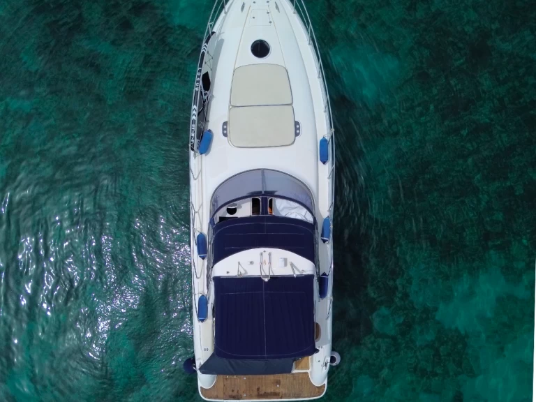 Bareboat Rental Motorboat Mano Marine with a boat licence