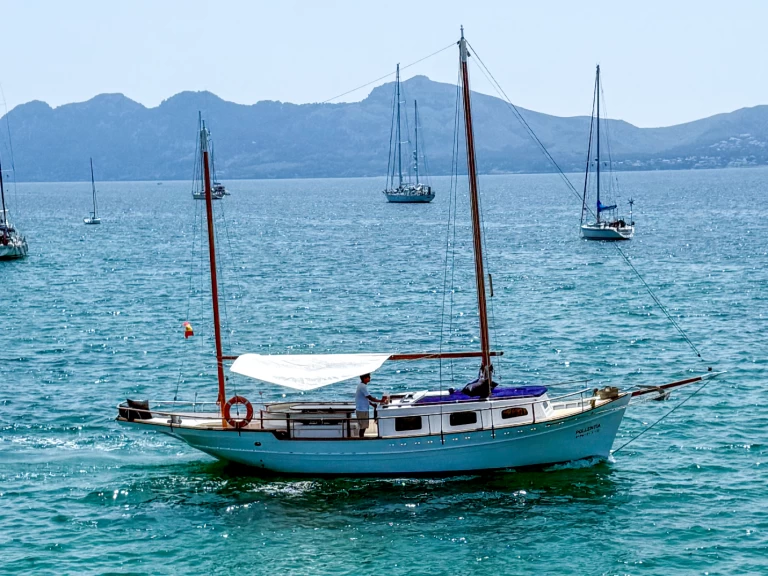 Rent a Llaut Classico 1960 Puerto de Pollensa