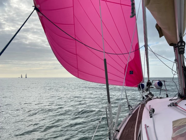 Boat rental Bavaria Bavaria 32 Cruiser in La Rochelle on Samboat