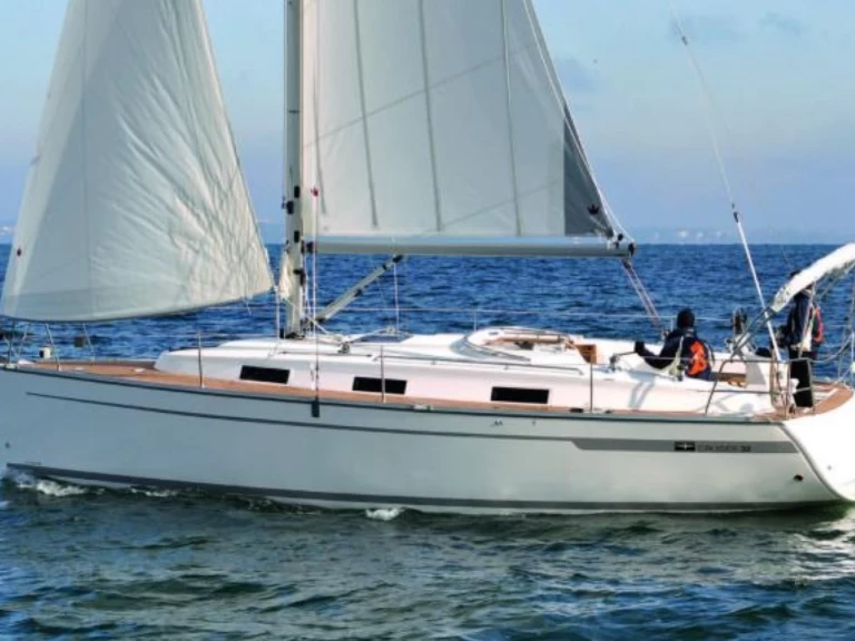 Sailboat rental in La Rochelle - Bavaria Bavaria 32 Cruiser