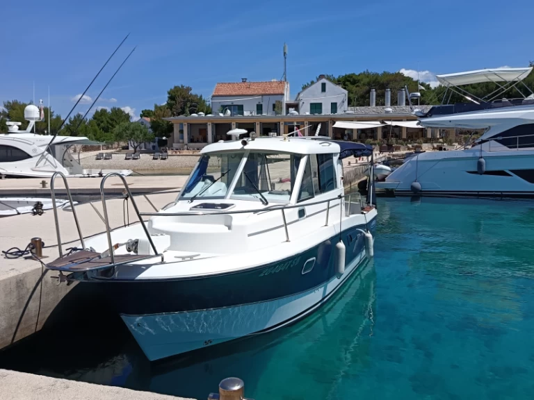 Bareboat Rental Motorboat Bénéteau with a boat licence