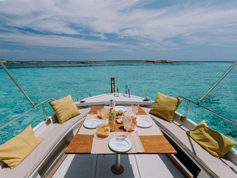 Motorboat rental with or without captain Copino Marina Ibiza