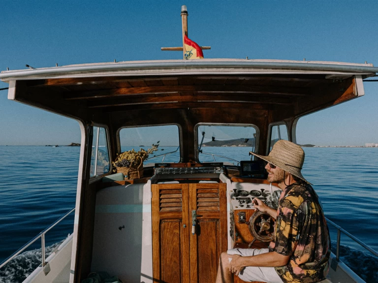 Bareboat Rental Motorboat Copino with a boat licence