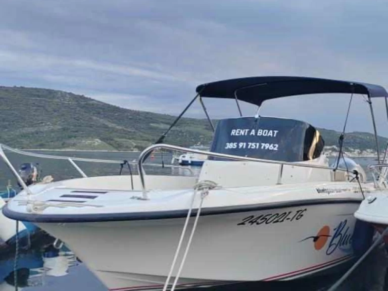 Insidias Marine HM 22 Fly in Poljica on SamBoat