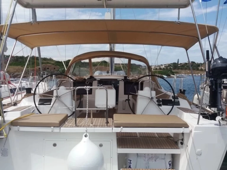 Boat rental Dufour Dufour 460 Grand Large in Lávrio on Samboat